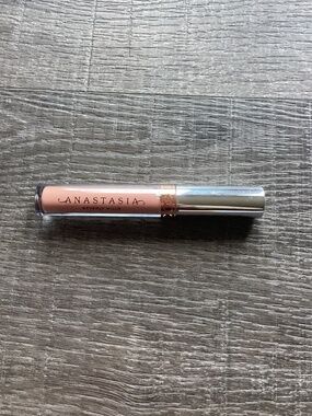 Anastasia Beverly Hills liquid lipstick - naked